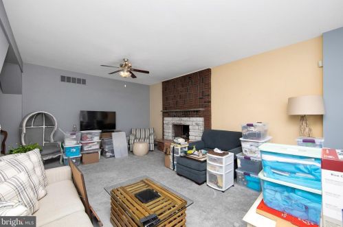 132 Main St, West Deptford NJ 08051-1046 exterior