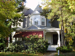 9 Forest St, Newton, MA 02461-1420