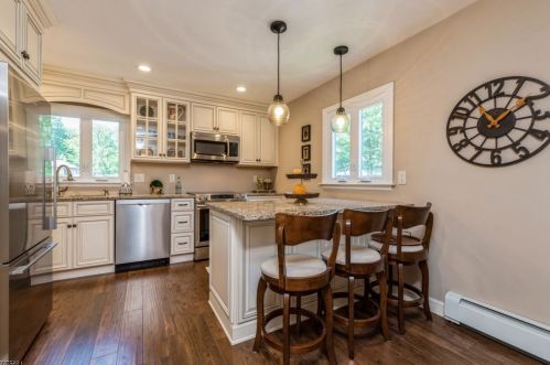 27 Roosevelt Ave, Lake Hiawatha NJ  07034-2121 exterior