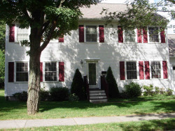 107 Rowe St, Newton, MA 02466-1527