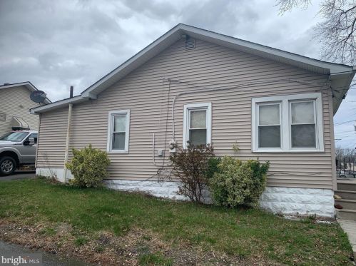 12 1st Ave, West Deptford, NJ 08051-1634