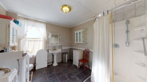 266 Pleasant St, West Bridgewater MA 02379-1509 exterior