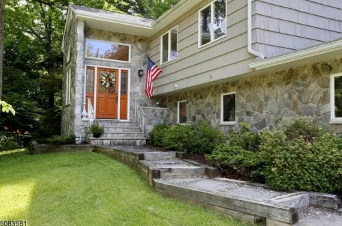 88 Choctaw Trl, Skyline Lakes, NJ 07456-2205