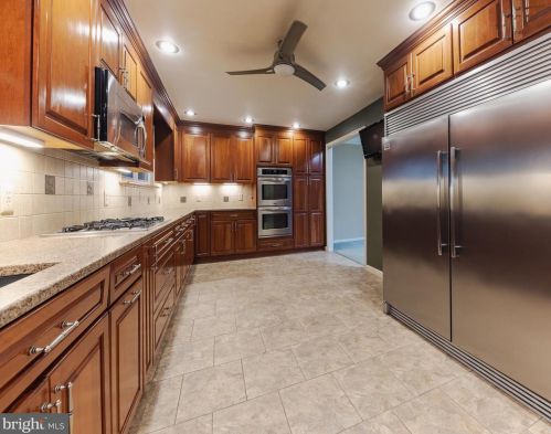 247 King St, West Deptford NJ 08096-2229 exterior