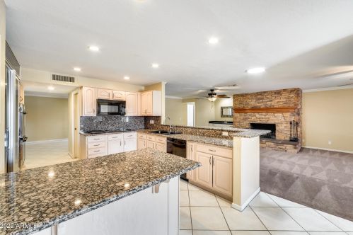 5501 Camelback Rd, Phoenix AZ 85033-1642 exterior