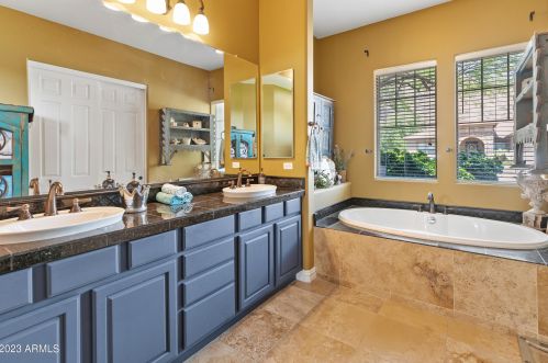 26205 56 Dr, Phoenix AZ 85031-1831 exterior