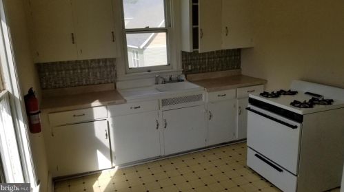 545 Salem Ave, West Deptford NJ 08096-3203 exterior