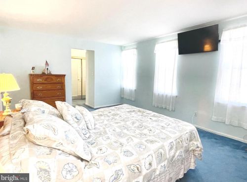 26 Tattersall Dr, West Deptford NJ 08051-1712 exterior