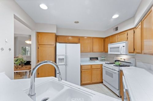 8075 Treeview Ct, Anaheim CA 92808-1552 exterior