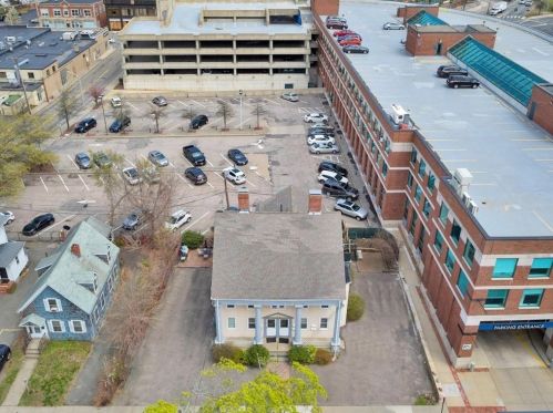 18 Bacon St, Newton MA  02458-1616 exterior