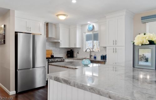 9 Lake Pochung Rd, Wantage NJ  07461-4027 exterior