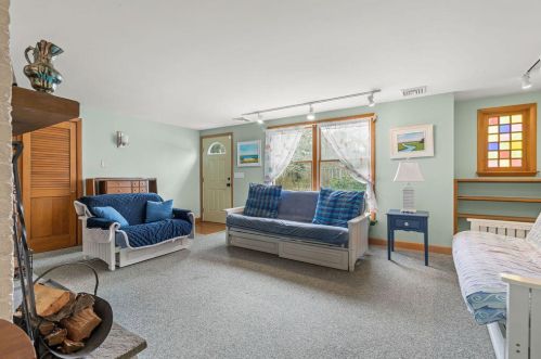 15 Highland Rd, Eastham MA 02642-3302 exterior