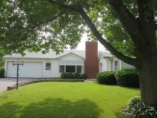 805 Circle Dr, Wellman, IA 52356-4716