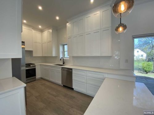 73 Merritt Ave, Cresskill NJ  07626-2419 exterior