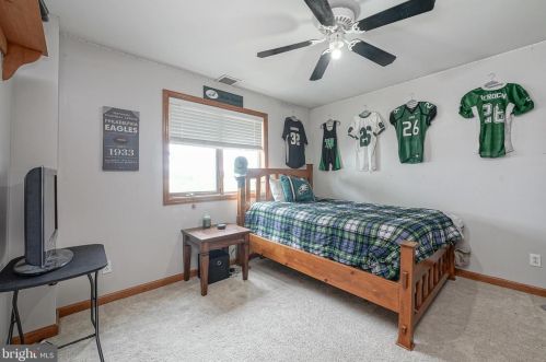 431 Meadowcroft Rd, West Deptford NJ 08096-4007 exterior