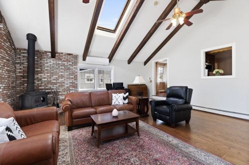 34 Rose St, Milton MA 02186-4616 exterior