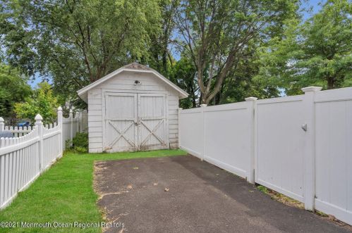 39 Brown Pl, Tinton Falls NJ  07701-2206 exterior