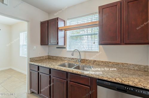 1502 Edgemont Ave, Phoenix AZ 85035-1916 exterior