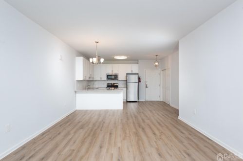 29 Washington Ave, Carteret, NJ 07008-2618