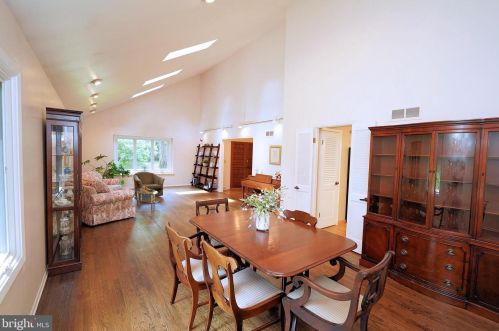 35 Woodlane Rd, Trenton NJ  08648-5543 exterior