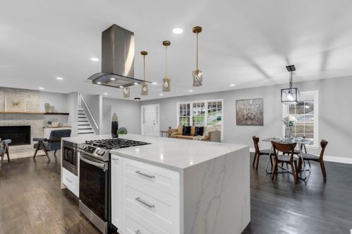 2022 Deren Way, Atlanta GA  30345-3710 exterior