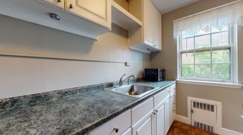 56 Elm St, Worcester, MA 01609-2542