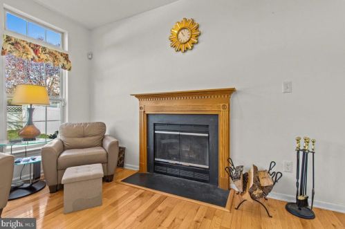 13 Equestrian Dr, Burlington NJ 08016-3065 exterior