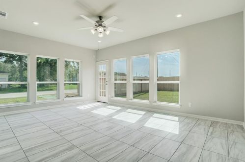 502 6 St, Morgans Point TX 77571-4910 exterior