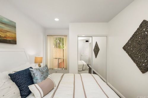 6 Palamedes, Irvine CA 92604-1930 exterior