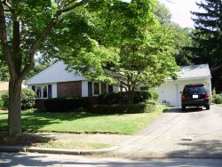 9 Mosman St, Newton, MA 02465-1303