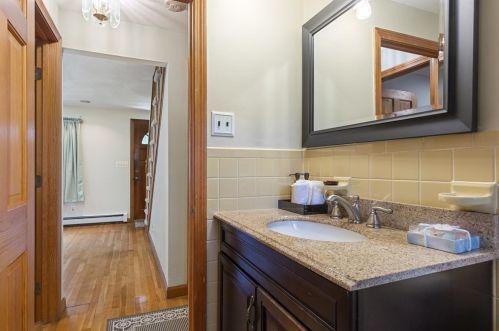 2 Jonathan Rd, Burlington MA 01803-1414 exterior