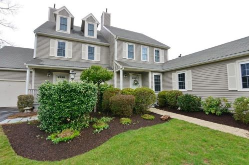 45 Cliff Dr, Taunton, MA 02780-1197