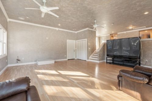 24 Harvey Ln, Whitman MA 02382-1948 exterior