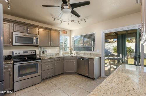 10602 42nd St, Phoenix AZ 85050-3376 exterior