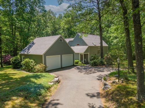 31 Foxglove Ln, Amherst, MA 01002-3431