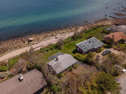 106 Shore Dr, Plymouth MA  02360-1378 exterior