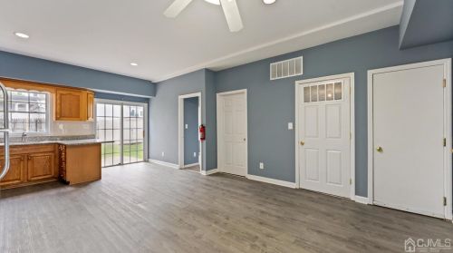 30 Whittier St, Carteret NJ  07008-2855 exterior