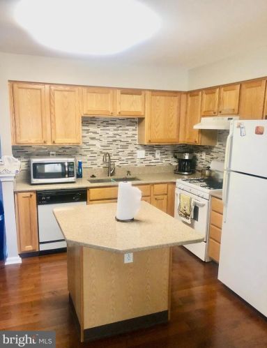 506 Galahad Ct, West Deptford, NJ 08051-2258