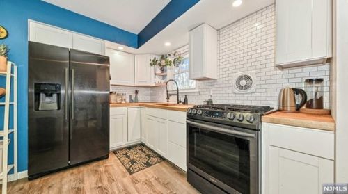 25 Catherine Ct, Skyline Lakes NJ  07456-1838 exterior