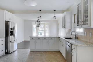 3911 Brownsboro Rd, Louisville KY  40207-1823 exterior