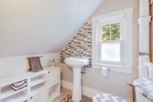 4 Walnut St, Taunton MA 02780-4255 exterior