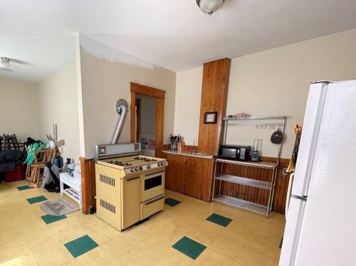 8 Hadwen Ln, Worcester MA 01602 exterior