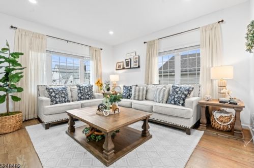 38 Center St, Belleville, NJ 07109-1713