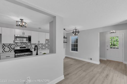 402 Daffodil Dr, Jackson Twp NJ 08527-4127 exterior