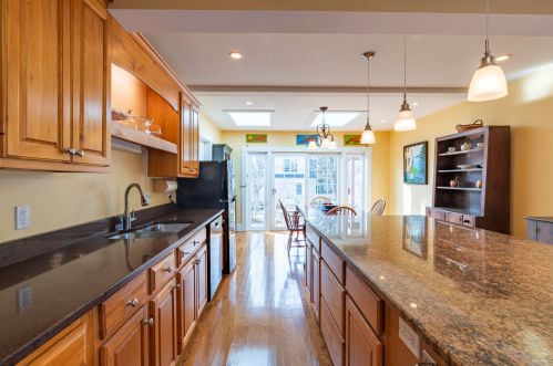 407 Old Harbor Rd, Chatham MA 02633-2375 exterior