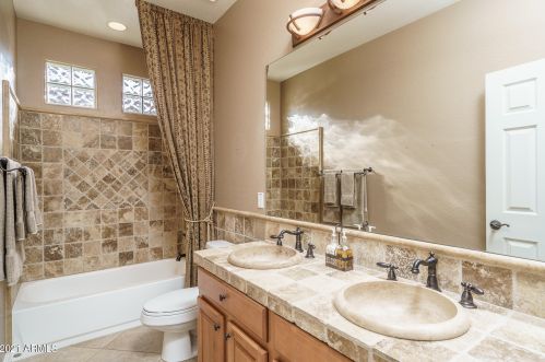 27417 60 Ln, Phoenix AZ 85035-4824 exterior