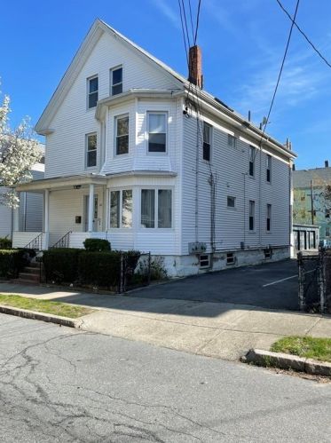 62 Deane St, New Bedford, MA 02746-2307