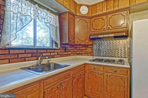 1375 Park Pl, West Deptford NJ 08093-1940 exterior