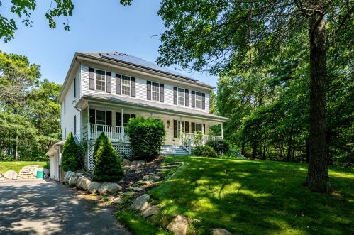 18 Noreast Dr, Sagamore Beach, MA 02562-2500