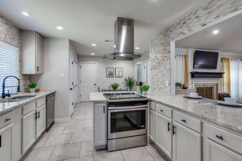 1928 Hawken Dr, Plano TX 75023-1761 exterior